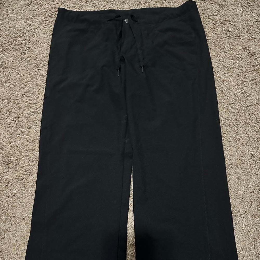 Patagonia black capri pants